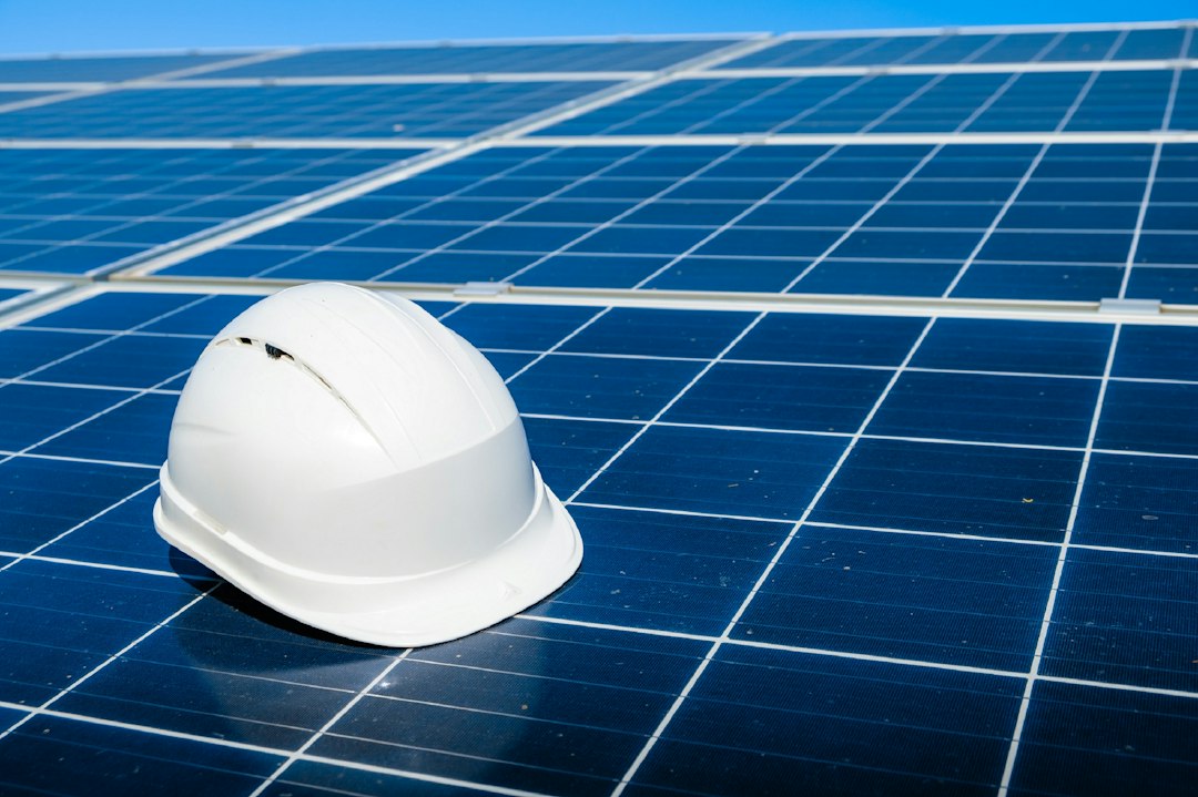 Segurança do Trabalho em energia solar e eólica: 12 pontos críticos para o planejamento de SST